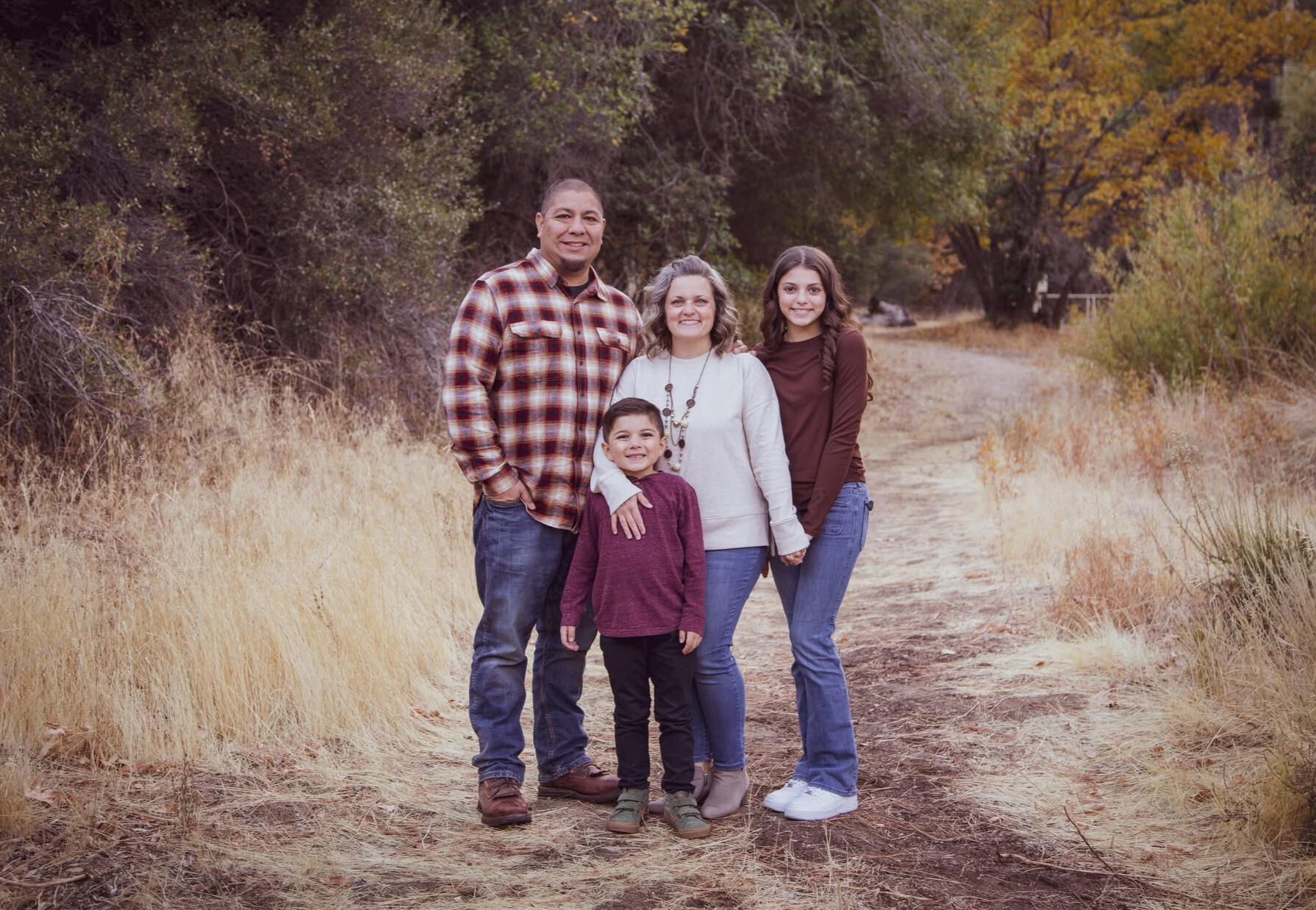 Living Vine Christian Fellowship - High Desert California - Phelan Pastor Worship Leader